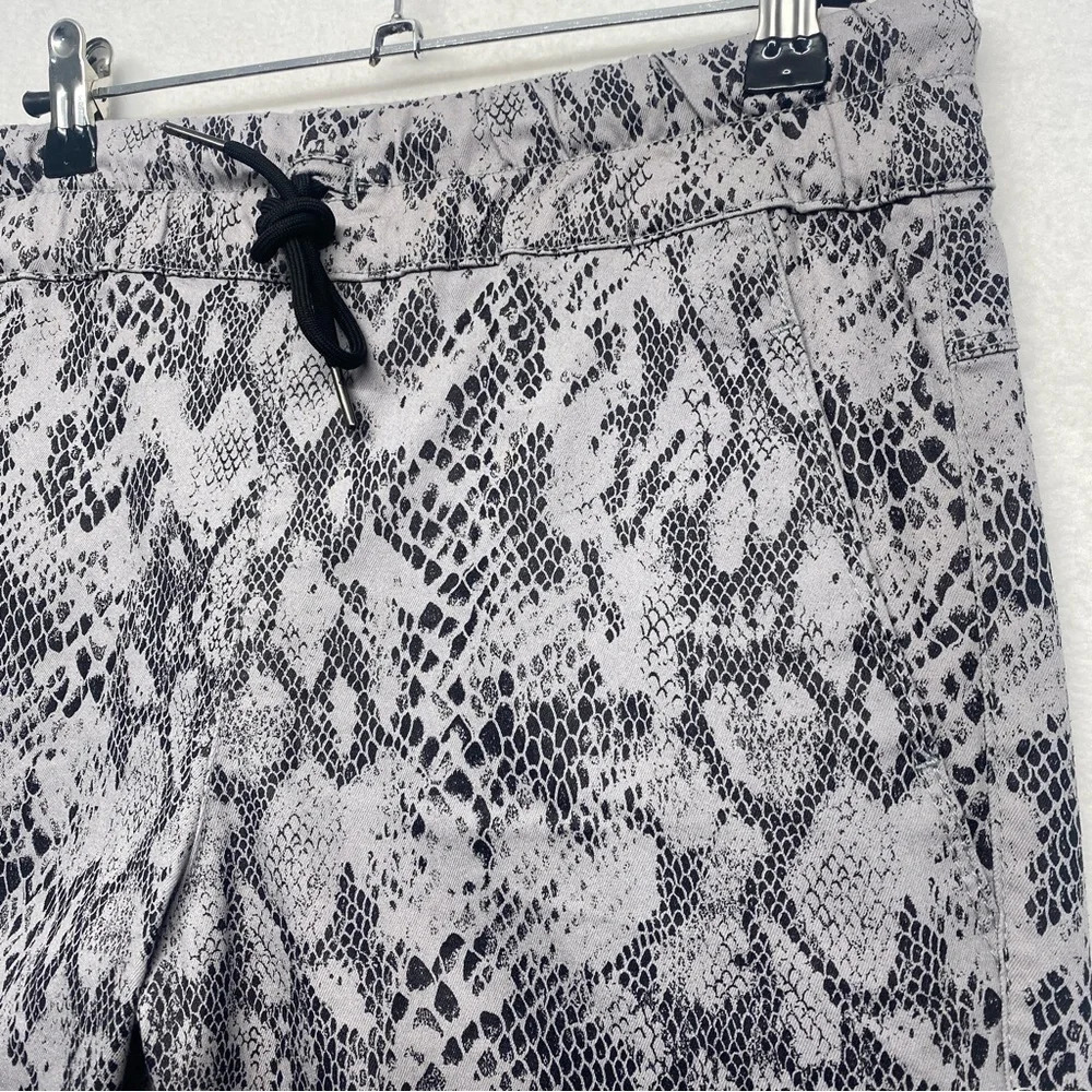 Bevy Flog Shely 30 Pants Gray Python Snakeskin Pr… - image 4